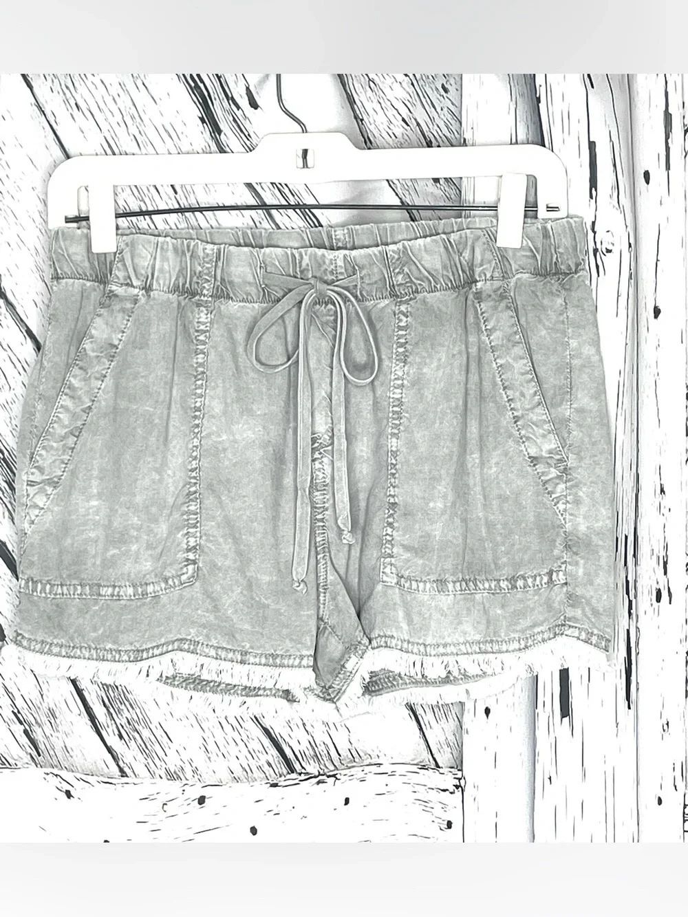 ELAN shorts in grey wash frayed S